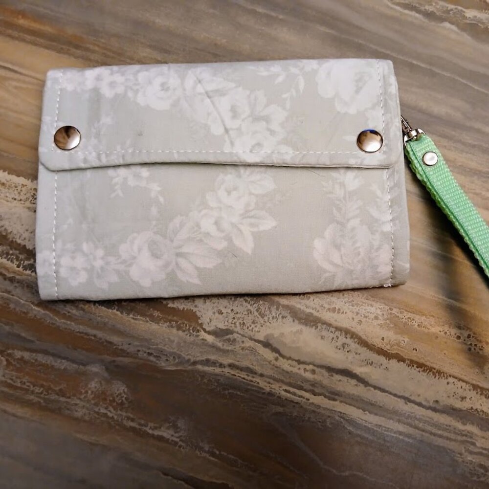 New Clutch Wristlet Wallet Floral Roses Mint Green White Snap Trifold Zip Pouch